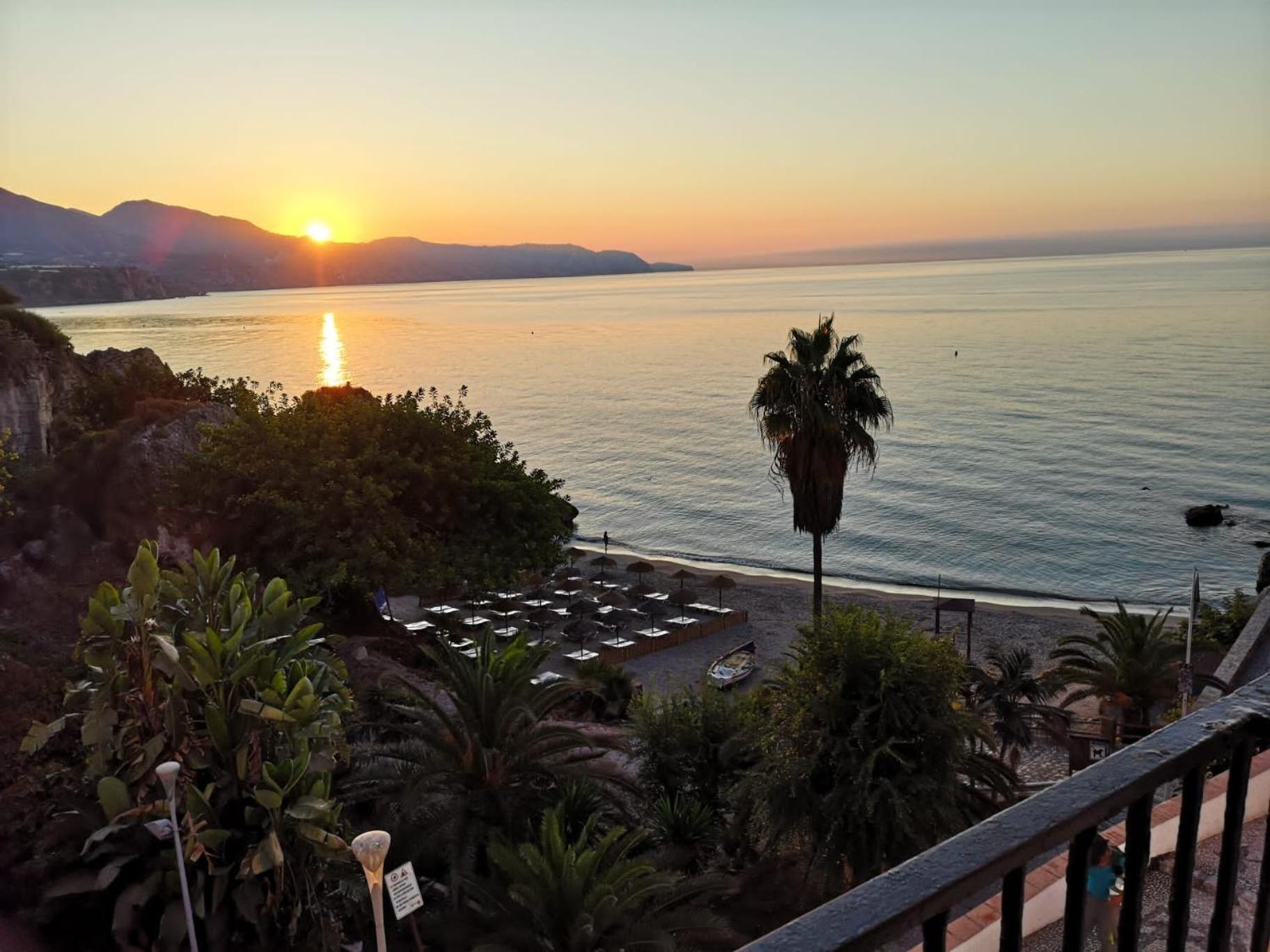 Villa Peperent Casa Pino Nerja Exterior foto